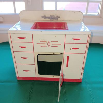 WOLVERINE TIN LITHO TOY KITCHEN CABINET WITH SINK PLAY SET