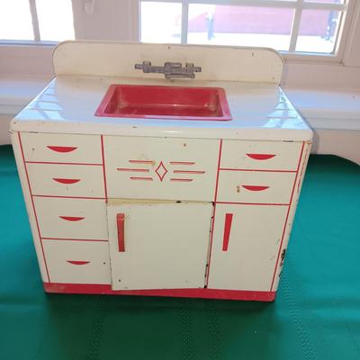 WOLVERINE TIN LITHO TOY KITCHEN CABINET WITH SINK PLAY SET