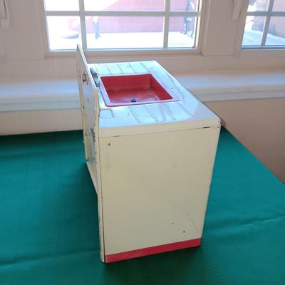 WOLVERINE TIN LITHO TOY KITCHEN CABINET WITH SINK PLAY SET