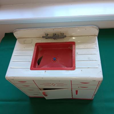 WOLVERINE TIN LITHO TOY KITCHEN CABINET WITH SINK PLAY SET