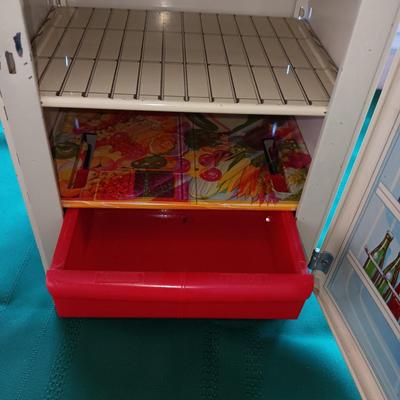 TIN LITHO TOY REFRIGERATOR W/LATCHING DOOR AND CRISPER DRAWER
