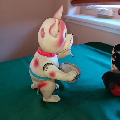 "SNOOPY" PULL TOY W/SOUND AND A BULL DOG WIND UP TOY