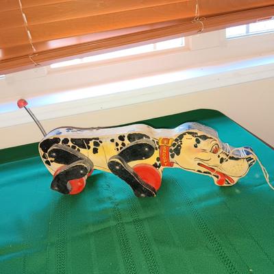 "SNOOPY" PULL TOY W/SOUND AND A BULL DOG WIND UP TOY