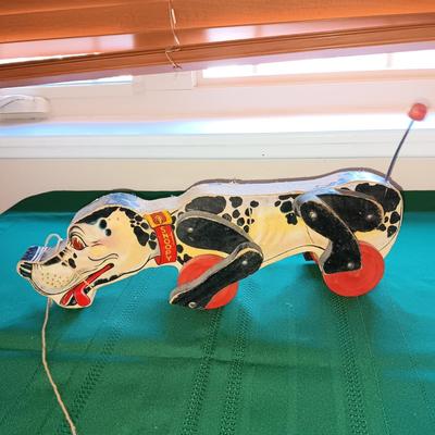 "SNOOPY" PULL TOY W/SOUND AND A BULL DOG WIND UP TOY