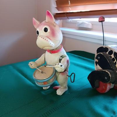 "SNOOPY" PULL TOY W/SOUND AND A BULL DOG WIND UP TOY