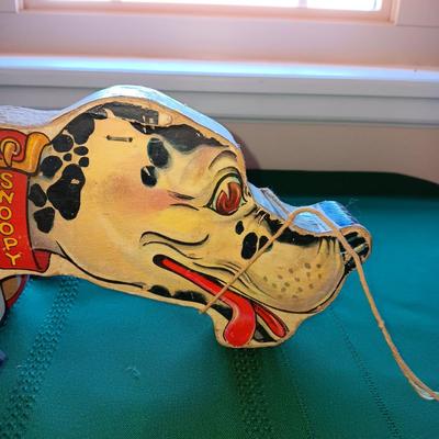 "SNOOPY" PULL TOY W/SOUND AND A BULL DOG WIND UP TOY