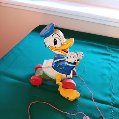 FISHER PRICE DONALD DUCK PULL TOY AND A JR JIGSAW PUZZLE
