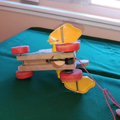 FISHER PRICE DONALD DUCK PULL TOY AND A JR JIGSAW PUZZLE