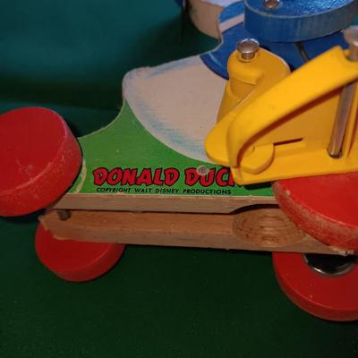 FISHER PRICE DONALD DUCK PULL TOY AND A JR JIGSAW PUZZLE