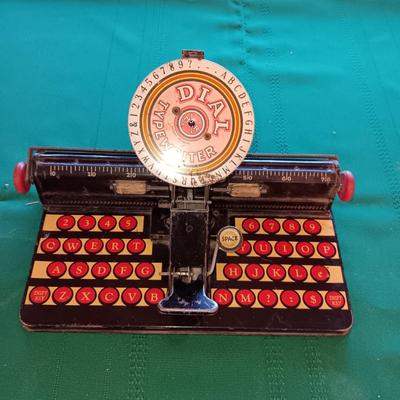 VINTAGE METAL TOY DIAL TYPEWRITER
