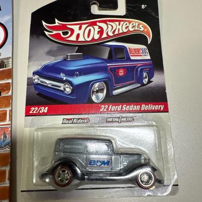 Coin separator, Hot Wheels, key chains, toy motorcycle and toy skateboards