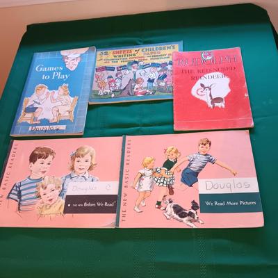 CHILDREN'S WORKBOOKS, SHEETS OF WRITING PAPER AND A BOOK