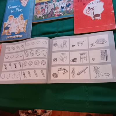 CHILDREN'S WORKBOOKS, SHEETS OF WRITING PAPER AND A BOOK