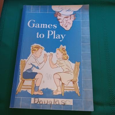 CHILDREN'S WORKBOOKS, SHEETS OF WRITING PAPER AND A BOOK