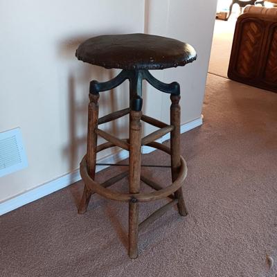 ANTIQUE ADJUSTABLE HEIGHT SWIVEL STOOL