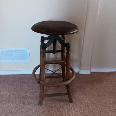 ANTIQUE ADJUSTABLE HEIGHT SWIVEL STOOL