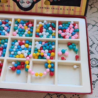 HASBRO SNAP-IN-BEADS AND TICKLE BEE GAME