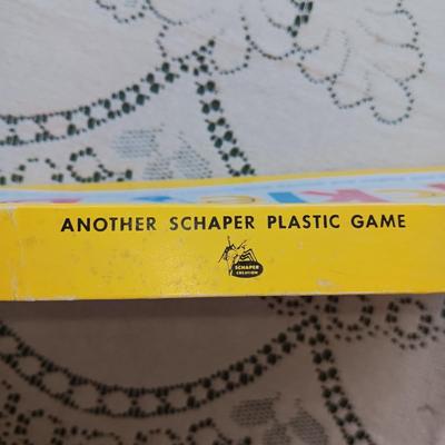 HASBRO SNAP-IN-BEADS AND TICKLE BEE GAME
