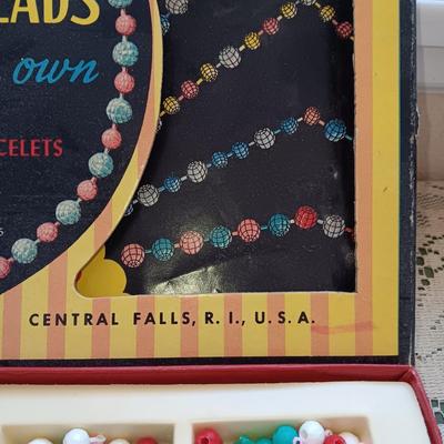 HASBRO SNAP-IN-BEADS AND TICKLE BEE GAME