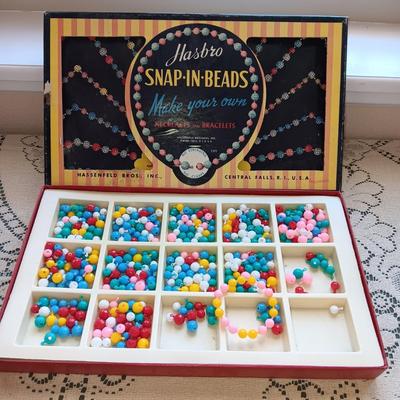 HASBRO SNAP-IN-BEADS AND TICKLE BEE GAME