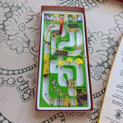HASBRO SNAP-IN-BEADS AND TICKLE BEE GAME