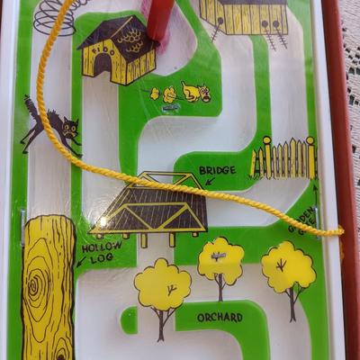 HASBRO SNAP-IN-BEADS AND TICKLE BEE GAME