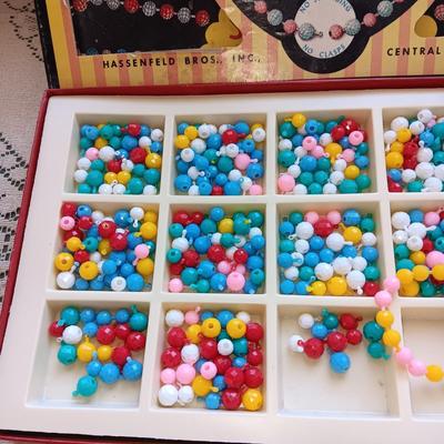 HASBRO SNAP-IN-BEADS AND TICKLE BEE GAME