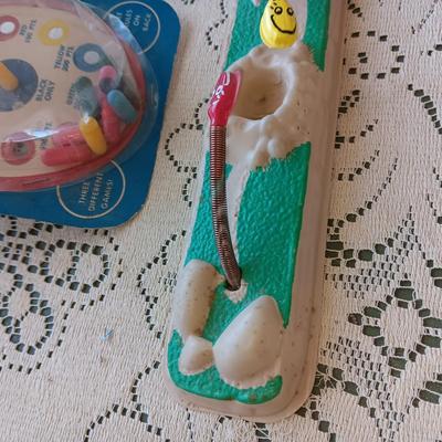 1961 "BEAT THE BEENS", MR POTATO HEAD TYPE TOY AND 2 FACES ON SPRINGS??