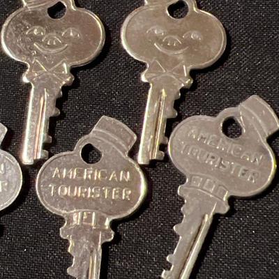 8 Samsonite Keys