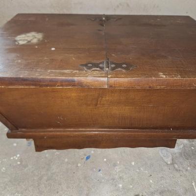 End table w/ storage
