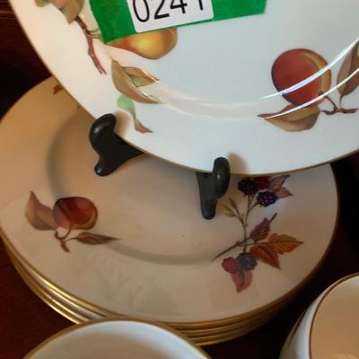 25 pieces Royal Worcester England Evesham Fine China Lot