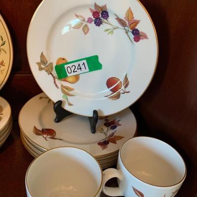 25 pieces Royal Worcester England Evesham Fine China Lot