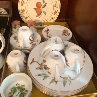 25 pieces Royal Worcester England Evesham Fine China Lot