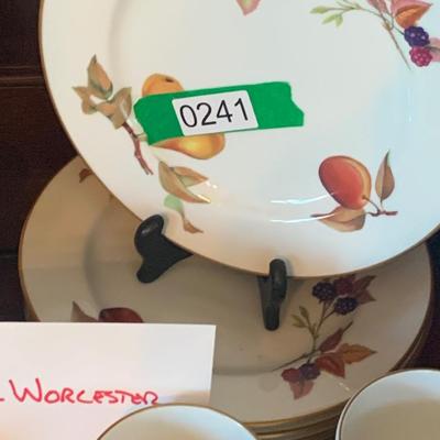25 pieces Royal Worcester England Evesham Fine China Lot
