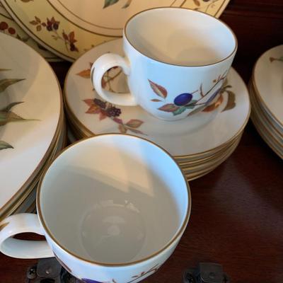 25 pieces Royal Worcester England Evesham Fine China Lot