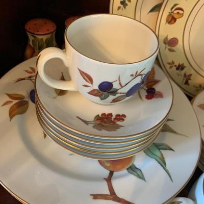 25 pieces Royal Worcester England Evesham Fine China Lot