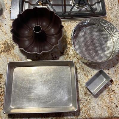 ROUND AND 9 x 13 CAKE PANS, BUNDT PAN, AND A BABY BREAD PAN