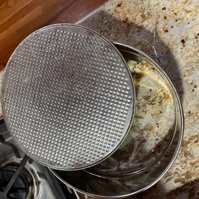 ROUND AND 9 x 13 CAKE PANS, BUNDT PAN, AND A BABY BREAD PAN