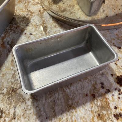 ROUND AND 9 x 13 CAKE PANS, BUNDT PAN, AND A BABY BREAD PAN