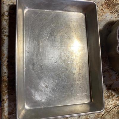ROUND AND 9 x 13 CAKE PANS, BUNDT PAN, AND A BABY BREAD PAN