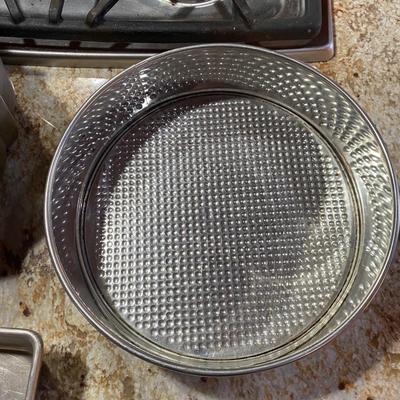 ROUND AND 9 x 13 CAKE PANS, BUNDT PAN, AND A BABY BREAD PAN