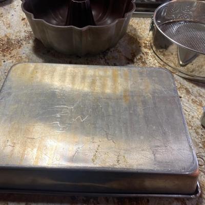 ROUND AND 9 x 13 CAKE PANS, BUNDT PAN, AND A BABY BREAD PAN