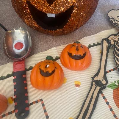 HALLOWEEN DECORATIONS