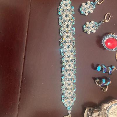 MEN & WOMEN'S WATCHES, SILVER TONE BUTTON COVERS AND COSTUME JEWELRY