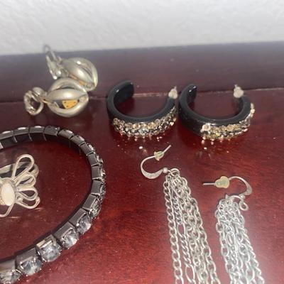 SILVER AND GOLD TONE JEWELRY
