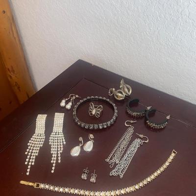 SILVER AND GOLD TONE JEWELRY