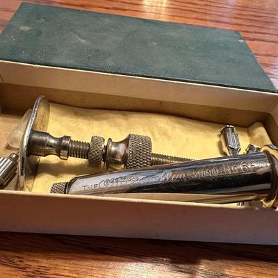OLD HEAVY DUTY SYRINGES FOR LIVESTOCK