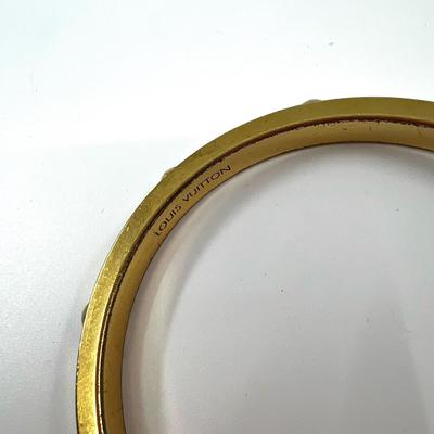 484 LOUIS VUITTON Gold Metal Clouse Bracelet