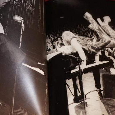 ROLLING STONE IMAGES OF ROCK AND ROLL-COURTNEY LOVE ON COVER