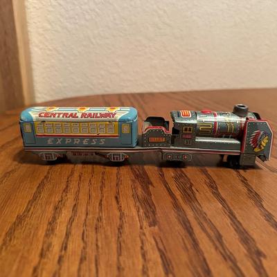 MINNEAPOLIS MOLINE DIECAST TOY TRACTOR & TIN LITHO FRICTION TRAIN